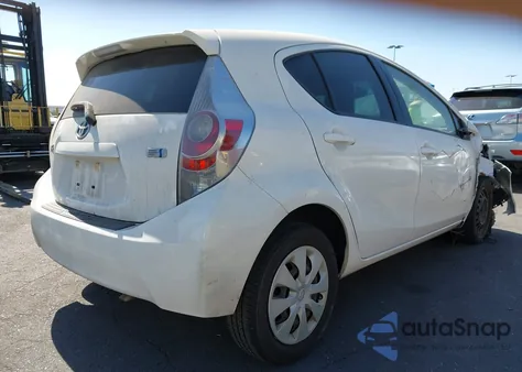2013 Toyota Prius C One z USA, uszkodzony, nr VIN JTDKDTB30D1556251